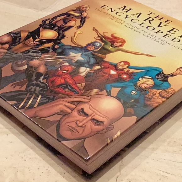 Marvel Encyclopedia Guide To Characters Of The Marvel Universe Hardcover Book - Picture 4 of 4